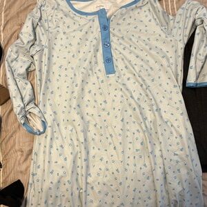 sH nightgown size M